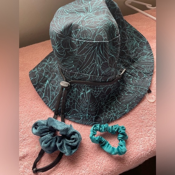 New Triangle tie-dyed string, bikini, matching bucket hat & scrunchies⭐️ - Picture 7 of 11